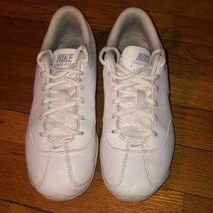 Women’s Nike cheer unite white shoes size 5